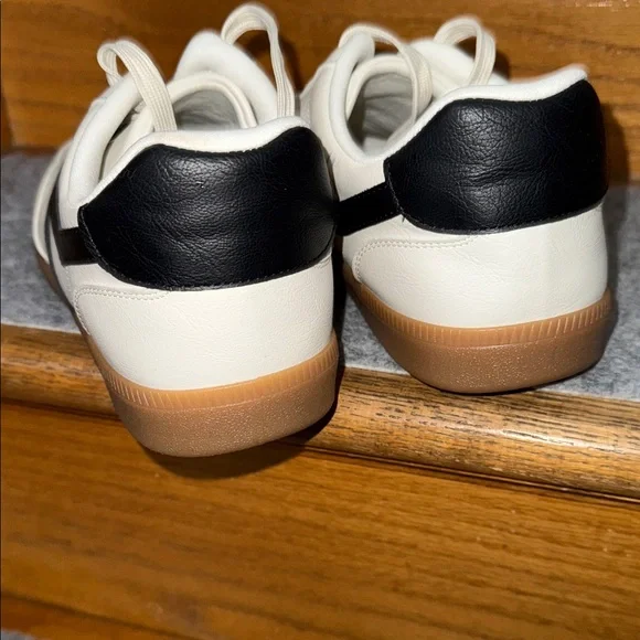 Dolce Vita Cream and Black Sneakers - Picture 6 of 8